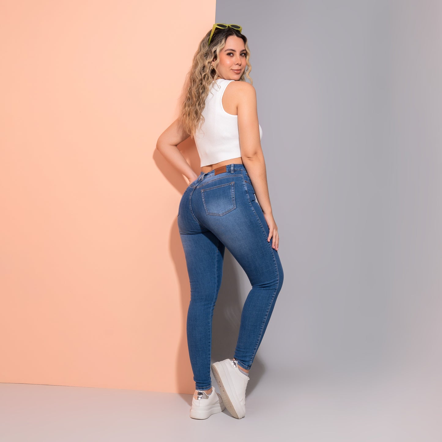 JEANS SKINNY TIRO ALTO REF 3074