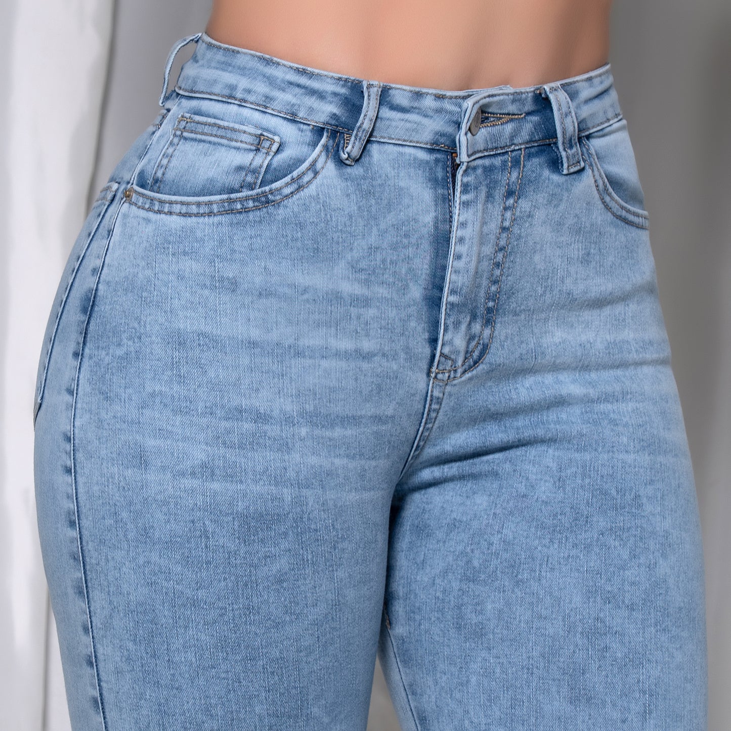 JEANS SKINNY TIRO ALTO REF 3093