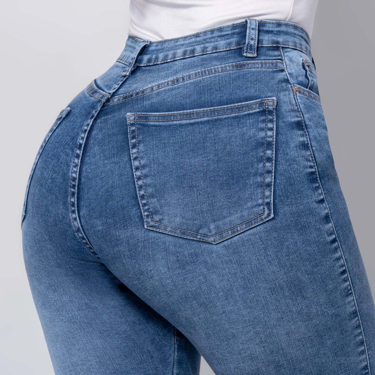 JEANS SKINNY TIRO ALTO REF 3095