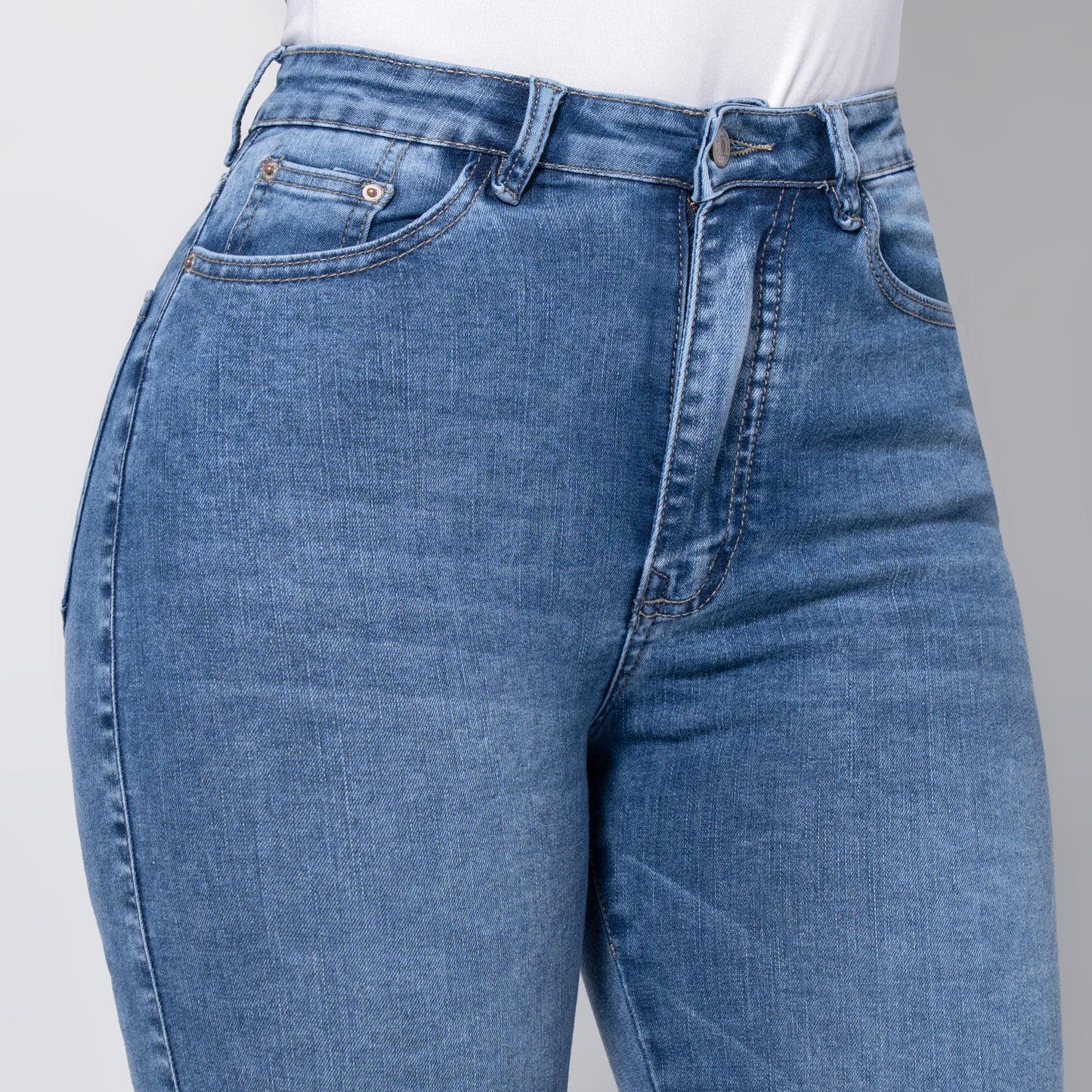 JEANS SKINNY TIRO ALTO REF 3095